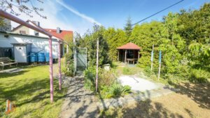 Garten mit Pavillon