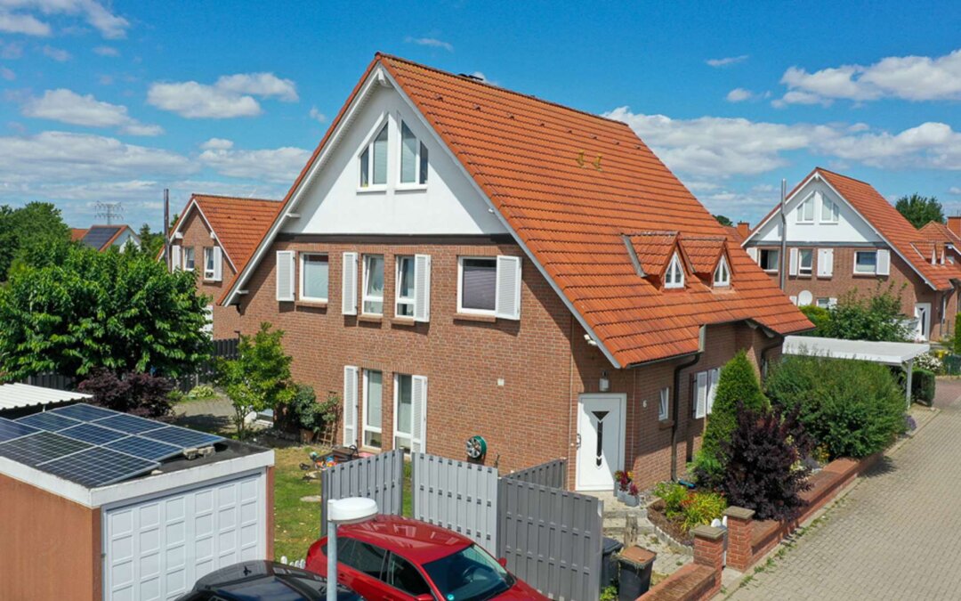 Familienidylle in Wellen – gepflegte Doppelhaushälfte mit 5 Zimmern, Kamin und Garten
