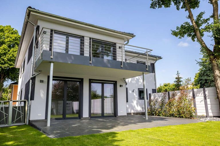 Moderne Stadtvilla mit hohem Komfort und vielen Extras in Magdeburg 12 Ansicht vom Grundstück