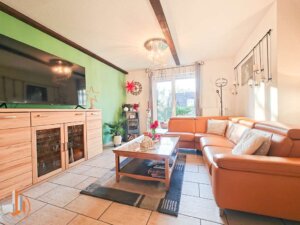 Wohnzimmer mit Blick in den Garten