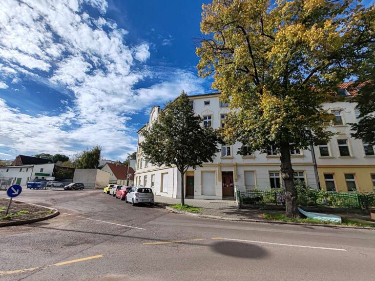5-Zimmer Wohnung in Magdeburg – großes Mietsteigerungspotenzial inklusive 3 Hausansicht von vorn