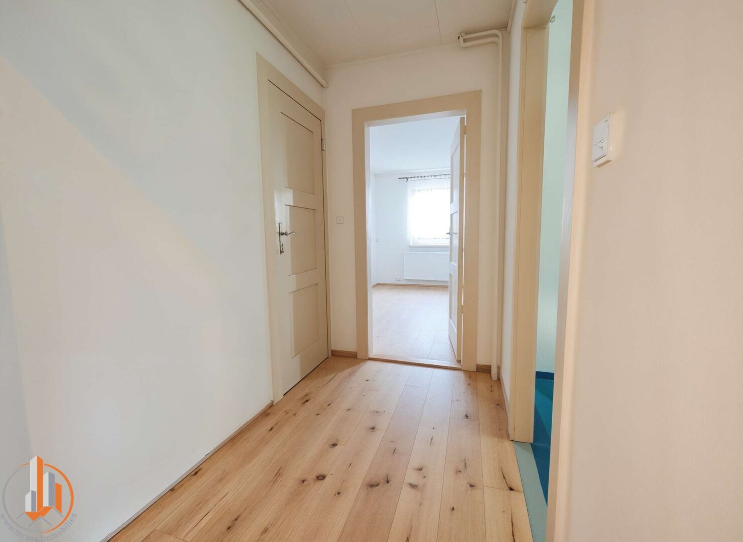 Flur 2 - (KI generiert)