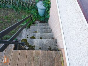 Treppe zu Terrasse