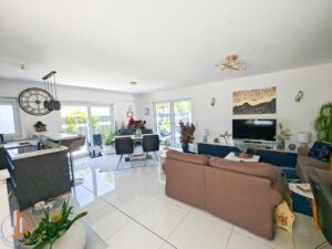 Blick ins Wohnzimmer