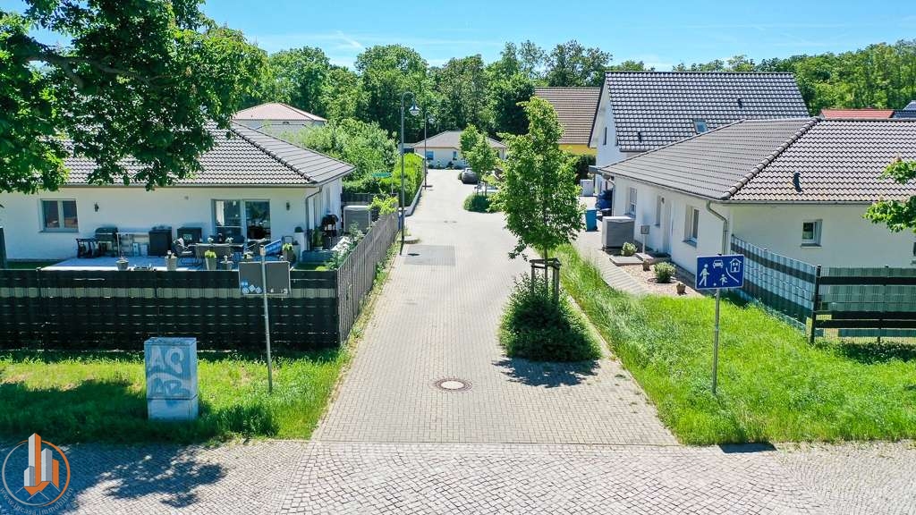 Einfahrt Bettina-von-Arnim Straße